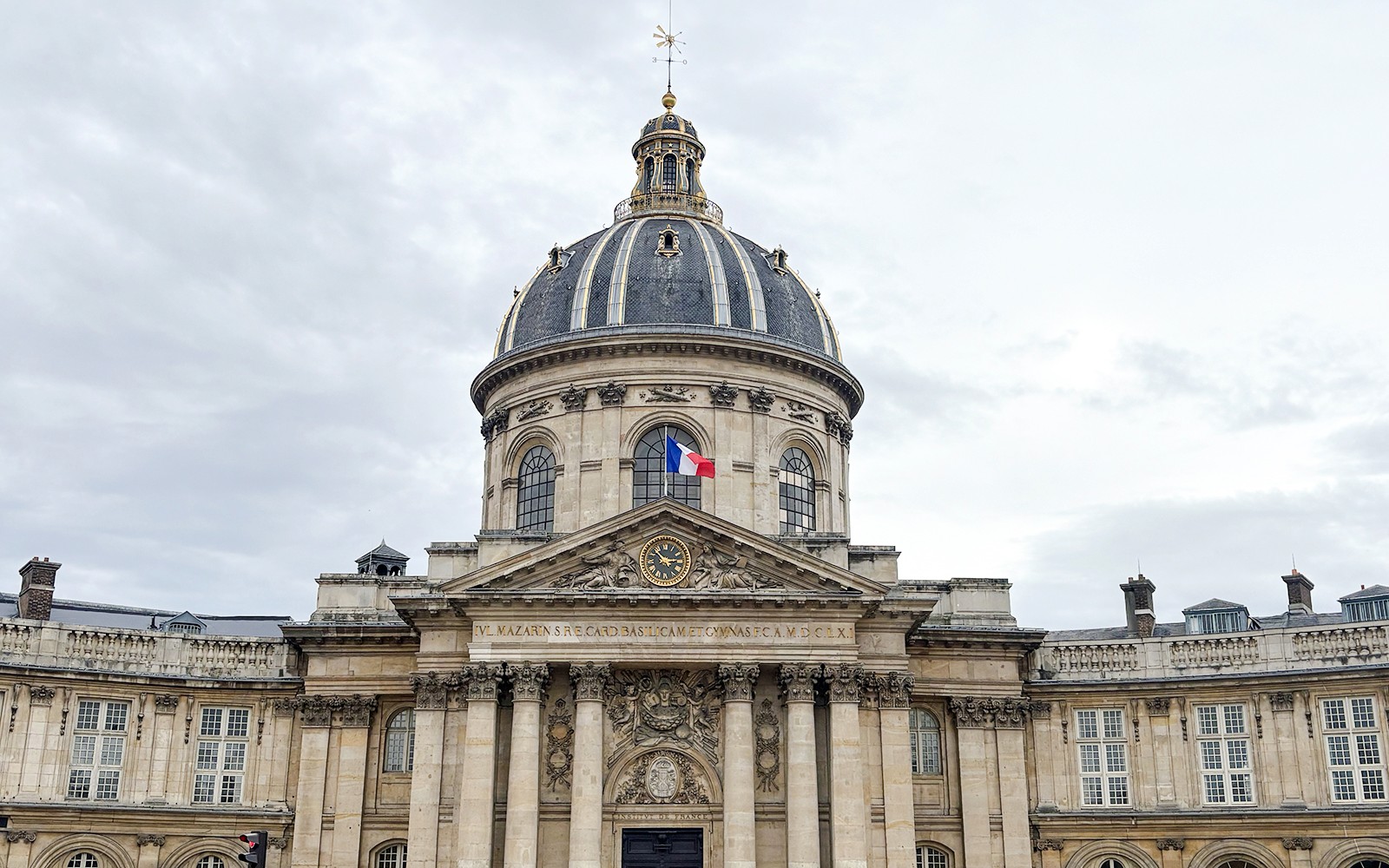 Paris Self-Guided Treasure Hunt: From the Panthéon to the Louvre