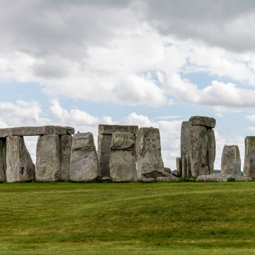 Stonehenge: Admission with Audio Guide + Premium Transport from London