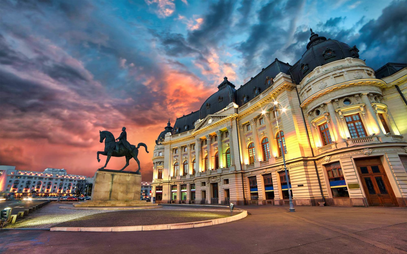 After Dark City Tour and Traditional Dinner — gallery 1