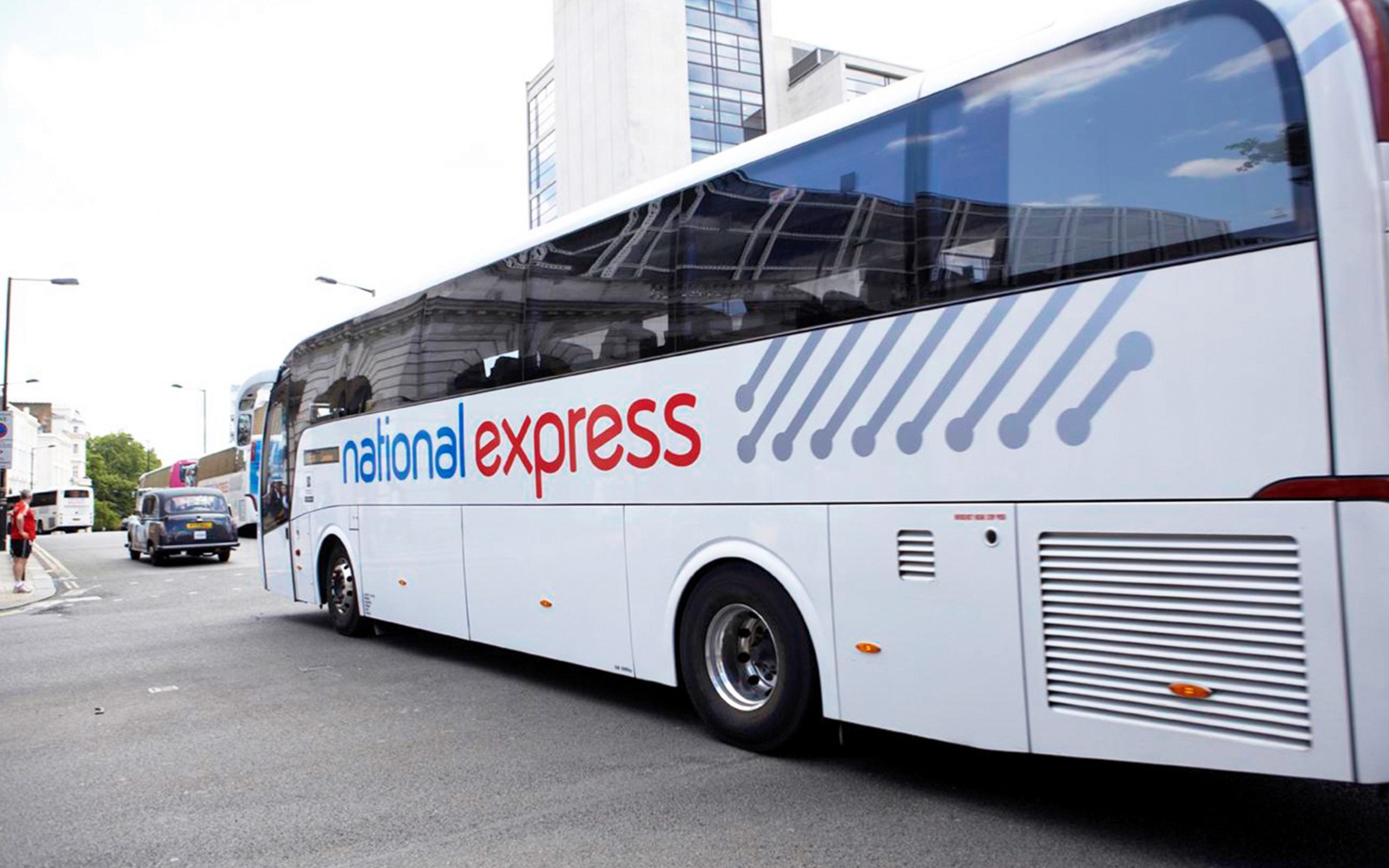Bus Transfers: Gatwick Airport to/from London Victoria Station