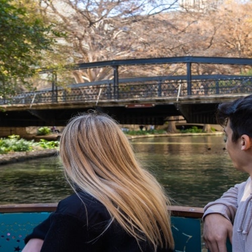 San Antonio: Small Group Walking Tour + River Cruise + Tower of the Americas