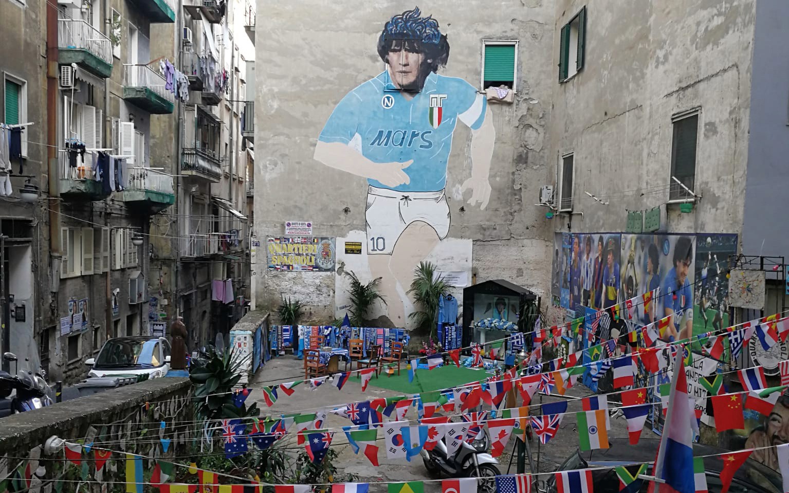 Guided Tour of Naples and The King: Diego Armando Maradona with Optional Via San Gregorio Armeno Tour & Neapolitan Coffee