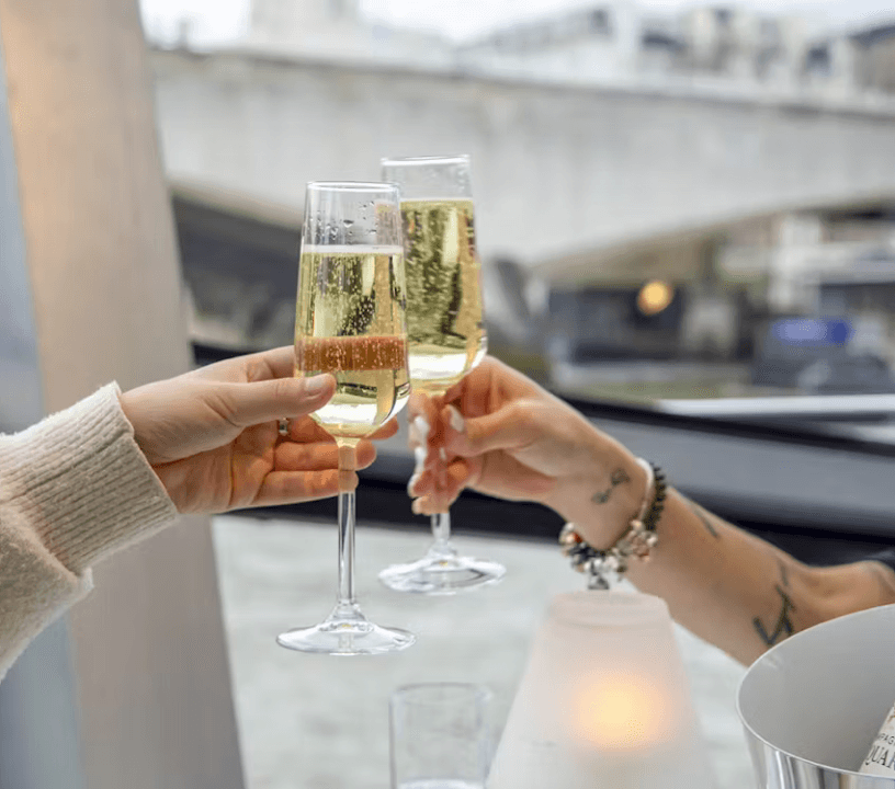 Thames River Dinner Cruise with Sunset Views and Drinks 