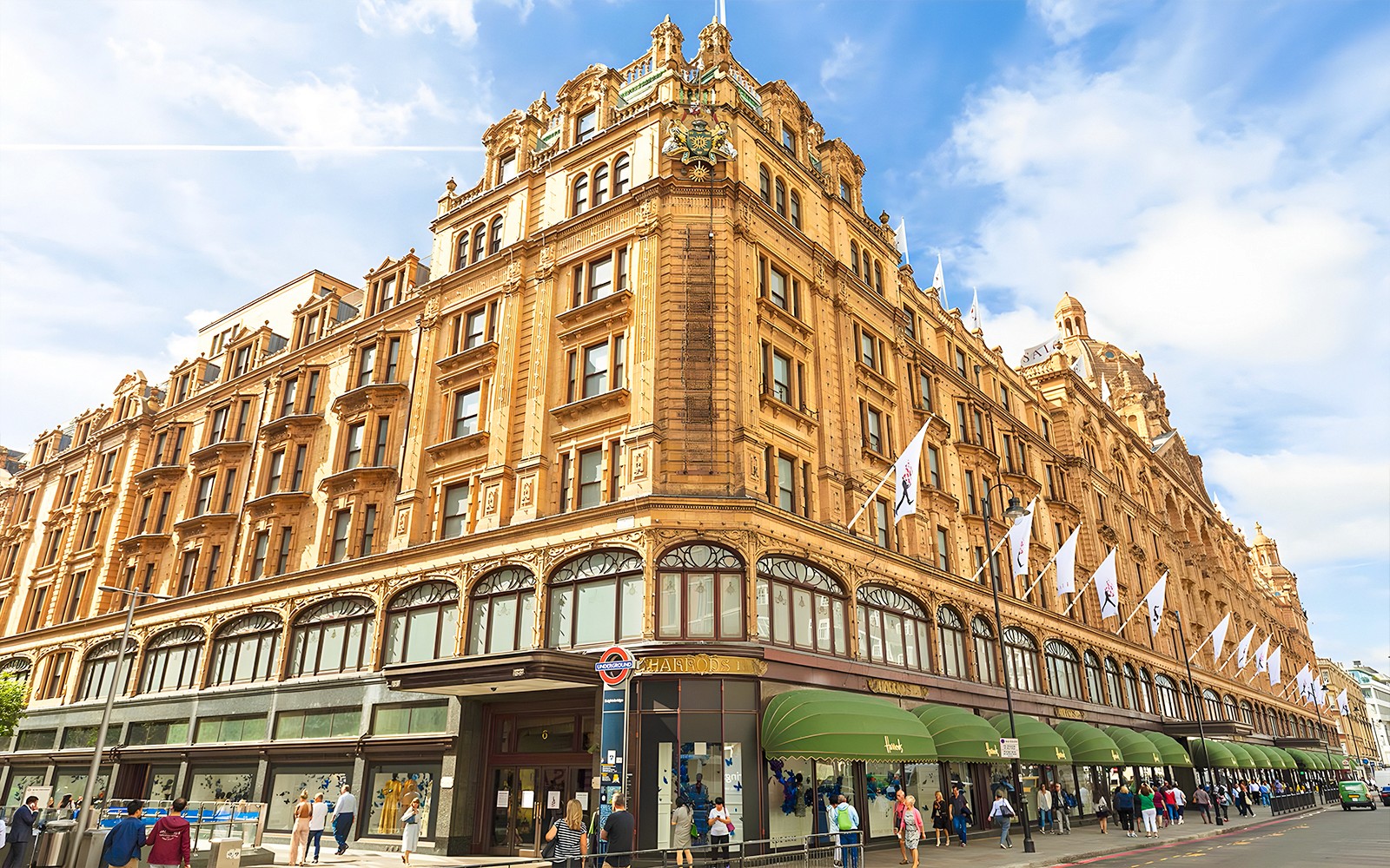 Guided Magic of London Tour with Afternoon Tea at Harrods