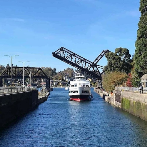 Seattle: One-Way Locks Cruise + Hop-on Hop-off Bus Tour — gallery 1