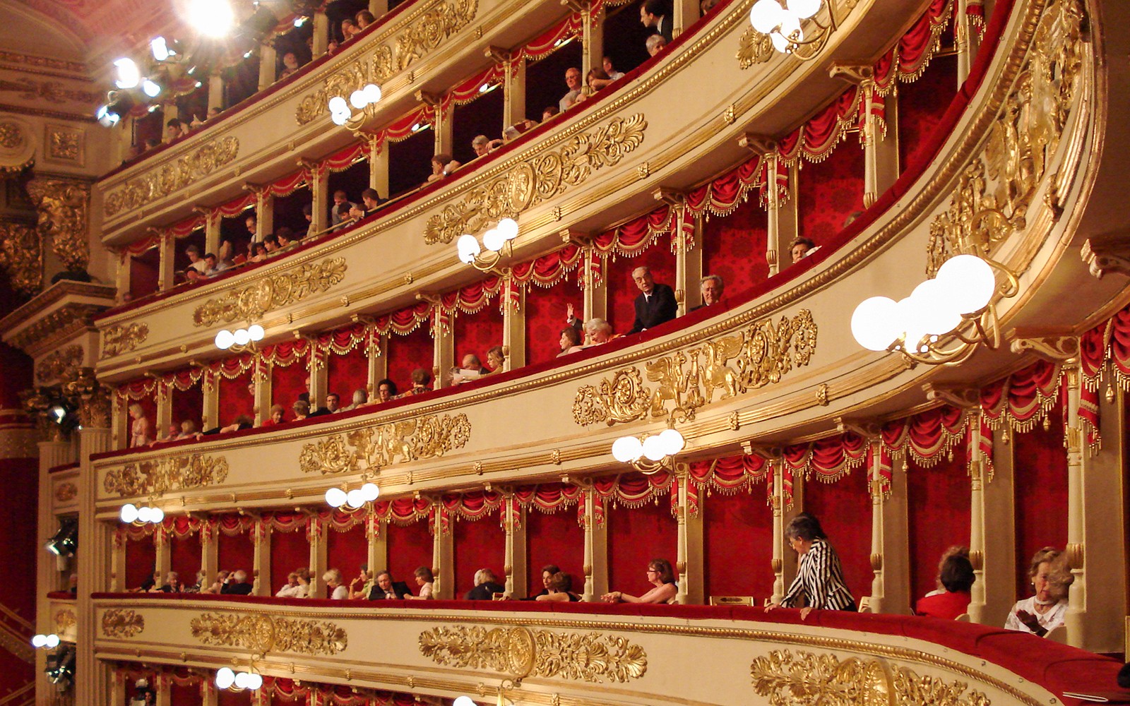 Combo: La Scala Theater + Milan Cathedral Skip-the-Line Guided Tour — gallery 3