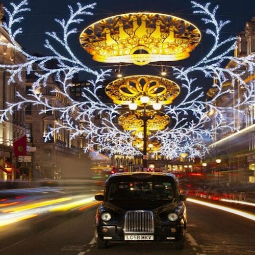 London Christmas Lights Experience on a Vintage Open-Top Bus