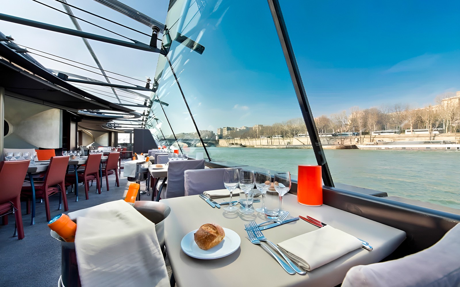 From London: Luxury Escorted Paris Day Trip with Bateaux Parisiens Lunch Cruise — mobile