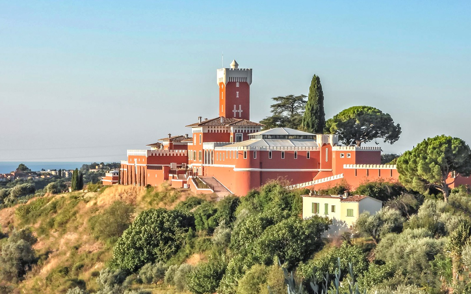 Full-Day Tour of French Riviera Coastal Villages with Wine Tasting