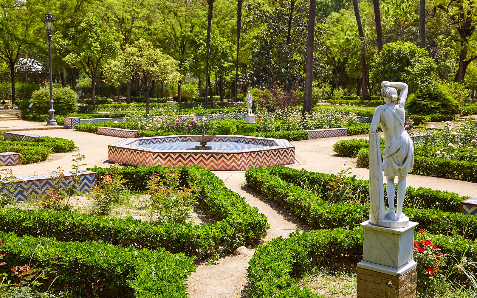 2-Hour Guided Tour of María Luisa Park and Spain Square