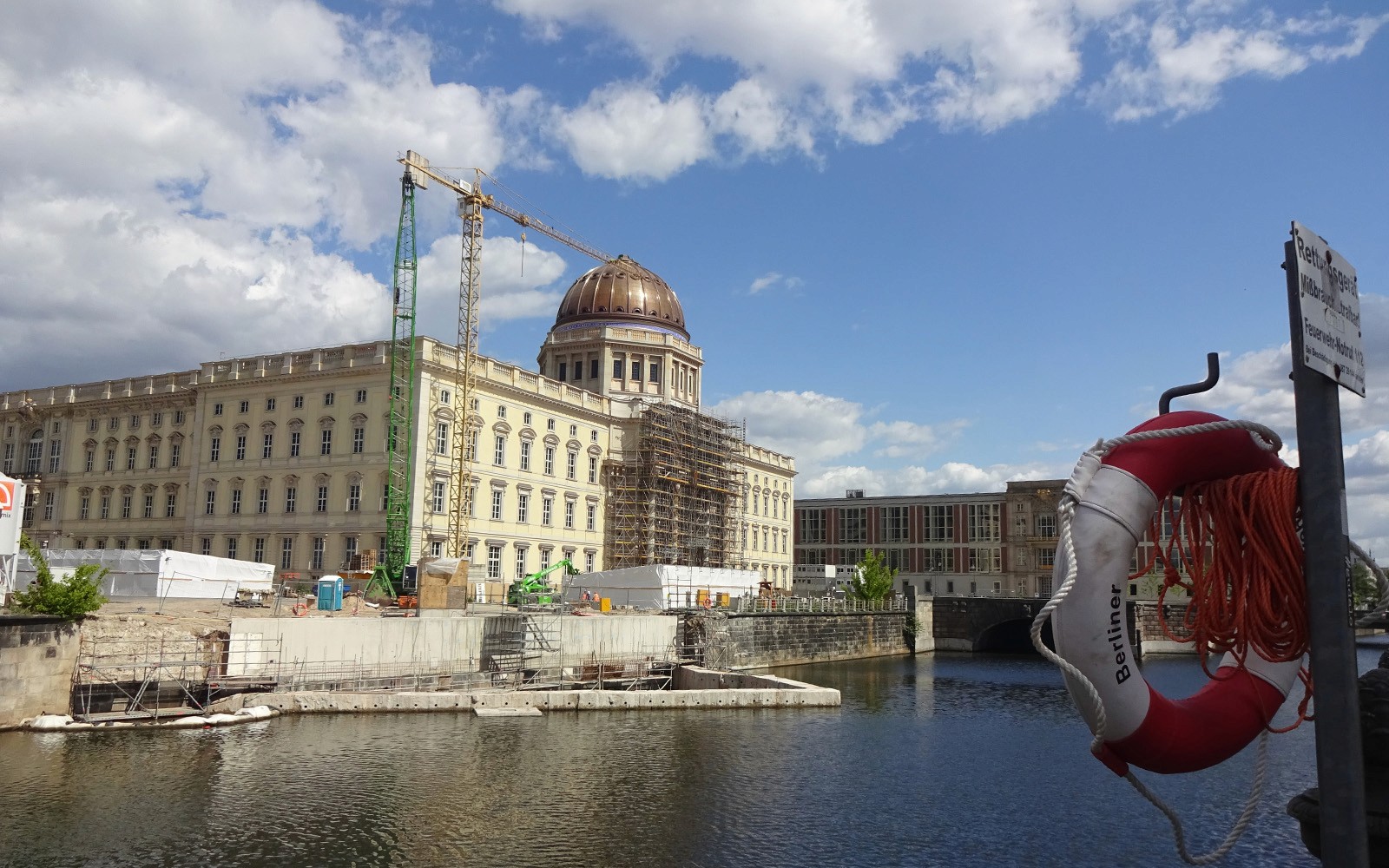 Berlin: 1 Hour Sightseeing Cruise on the River Spree