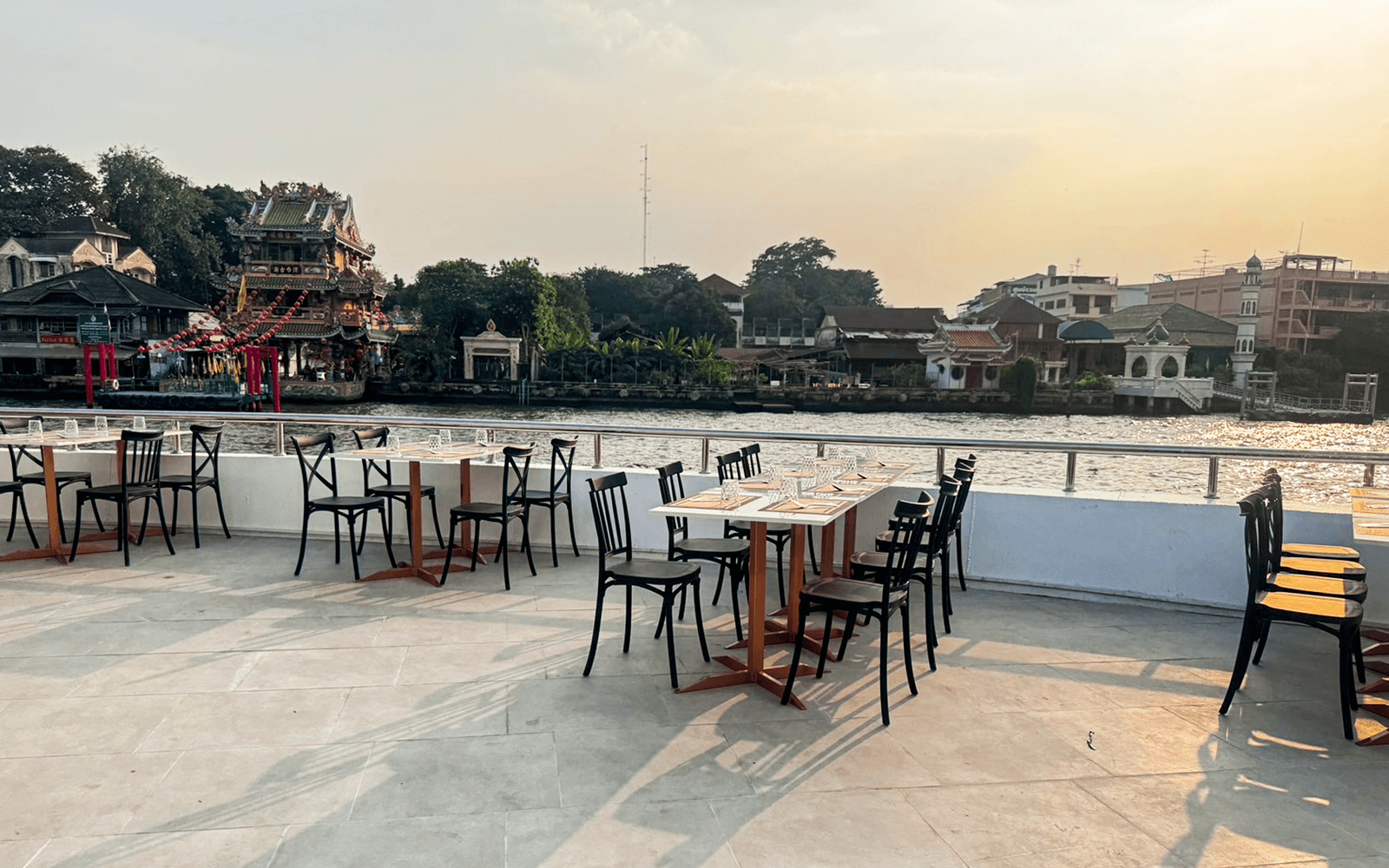 The Luxury White Dinner Cruise at ICONSIAM
