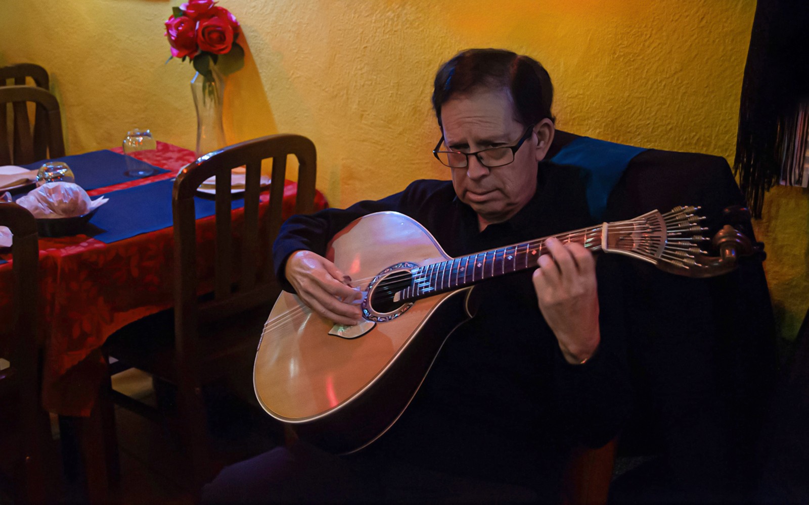 Walking Tour of Mouraria & Alfama with Dinner & Live Fado Show