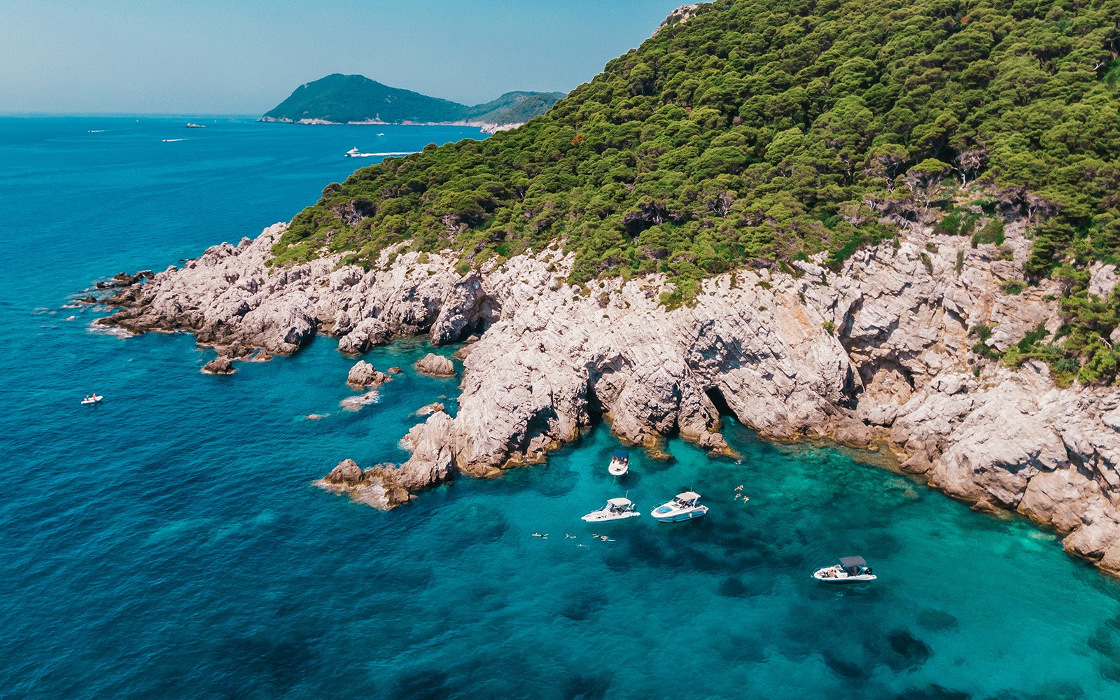 Dubrovnik: Private Boat Tour to Blue Cave & Elaphiti Islands with Unlimited Drinks — gallery 3