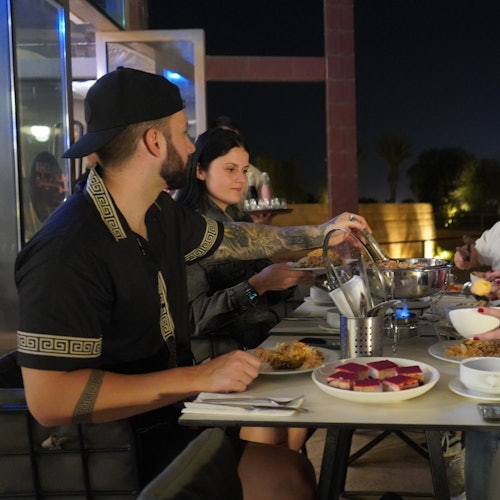 Sharjah: Dune Buggy Experience + Dinner