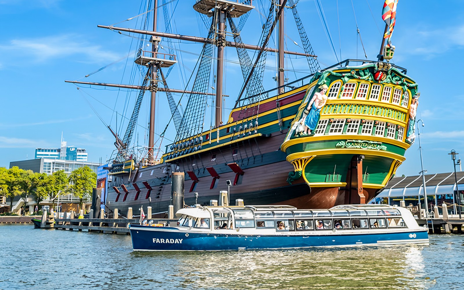 Amsterdam: 75-Min City Canal Cruise on Closed Heated Boat