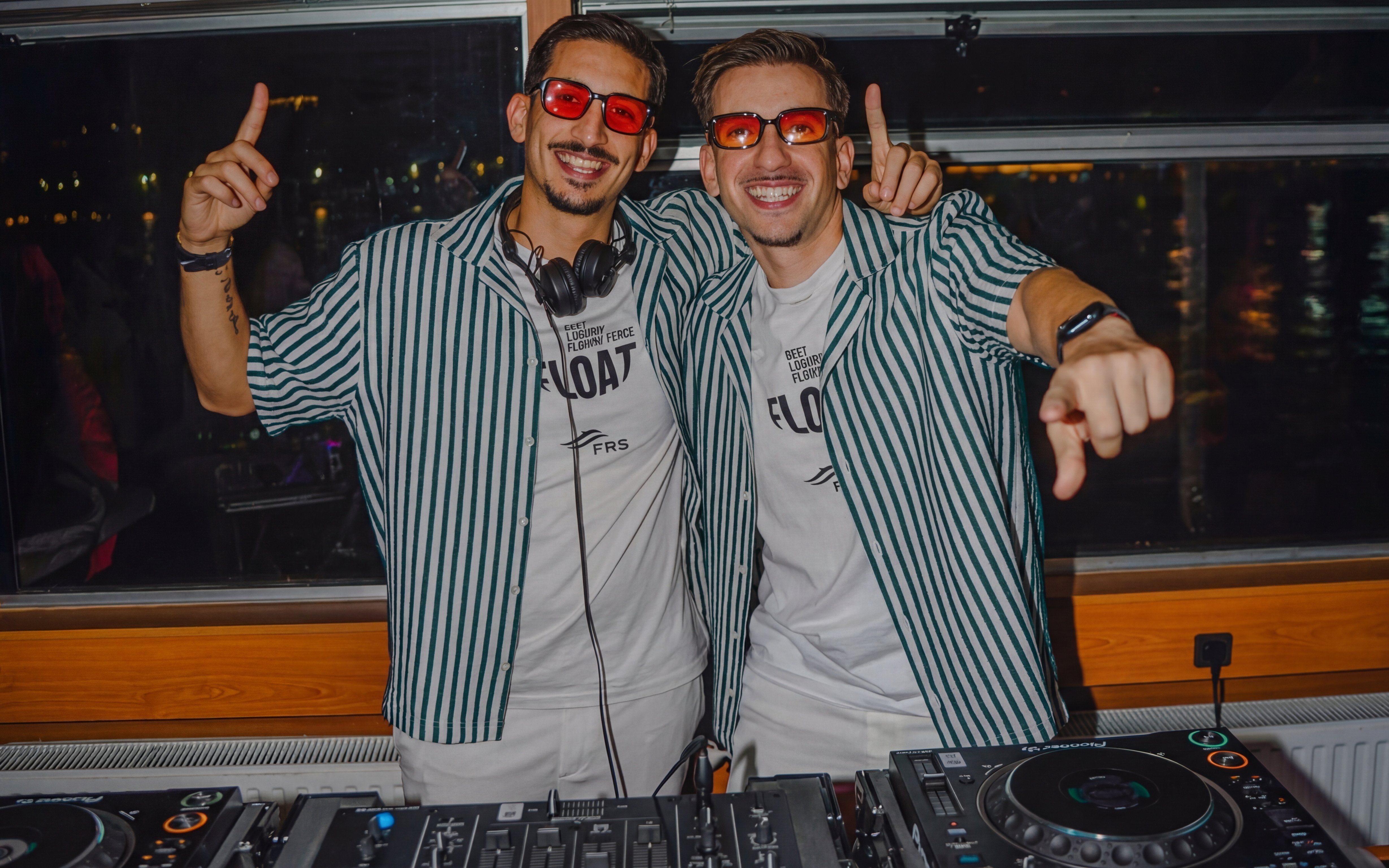 Lisbon Sunset Party Cruise with DJ and Open Bar — gallery 2