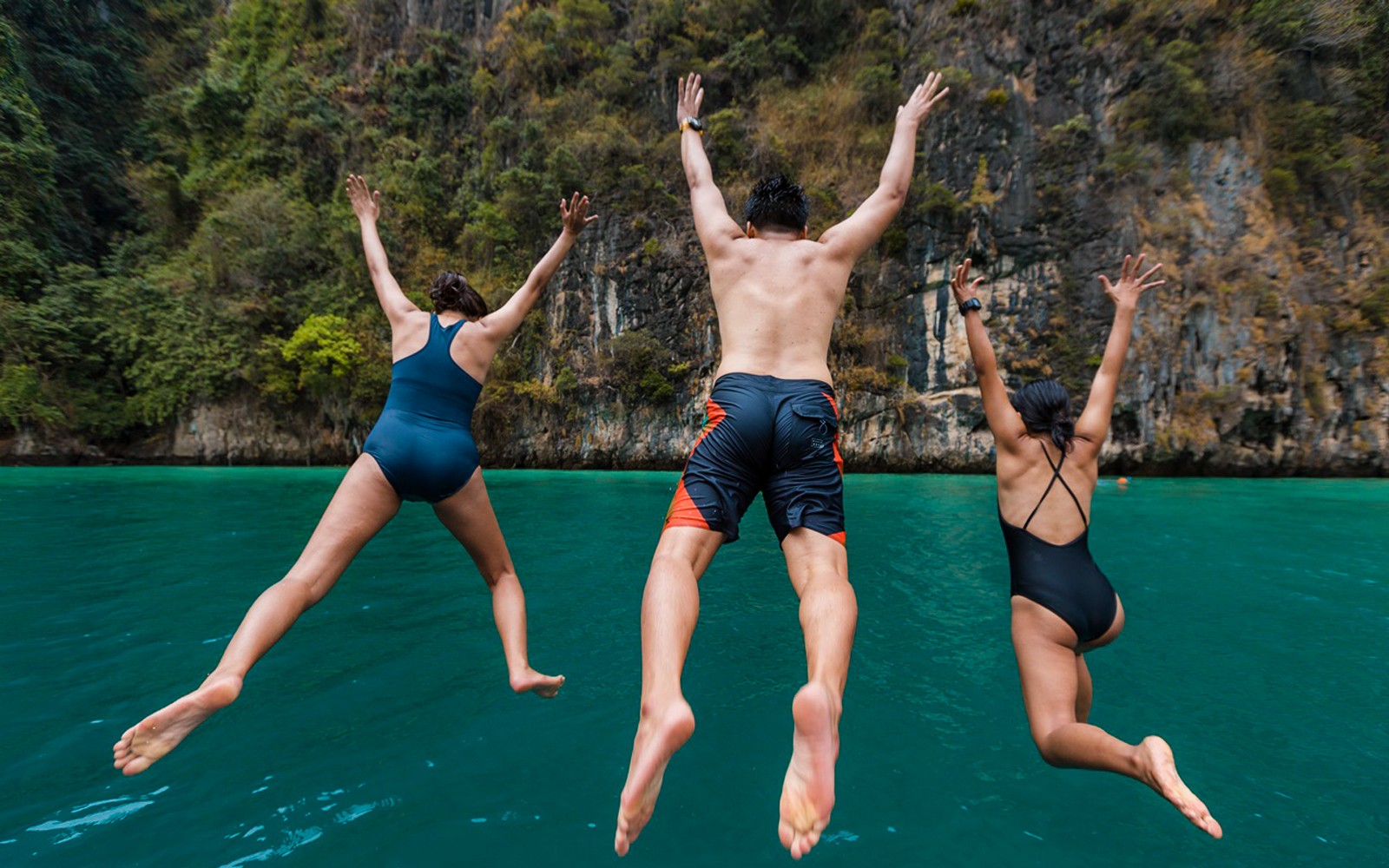 From Phuket: Phi Phi Island & Maya Bay Sunset Tour by Whale Shark Boat — gallery 3