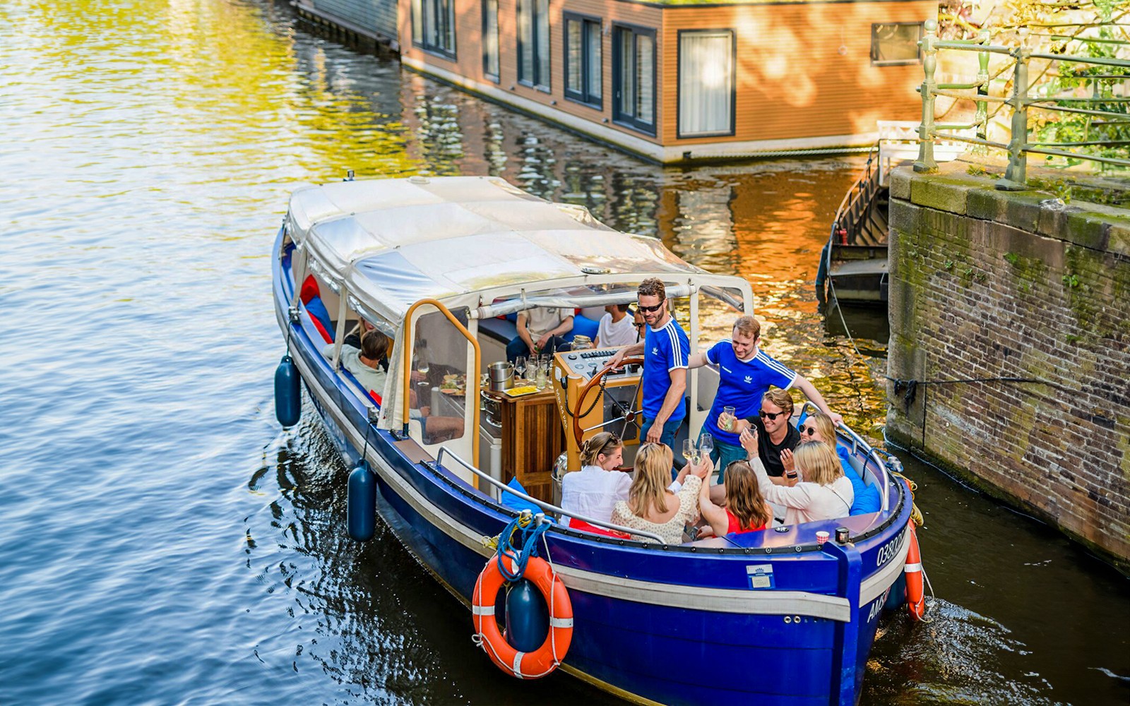 Amsterdam: 1-Hour Luxury Electric Boat Canal Cruise with Onboard Bar — gallery 5