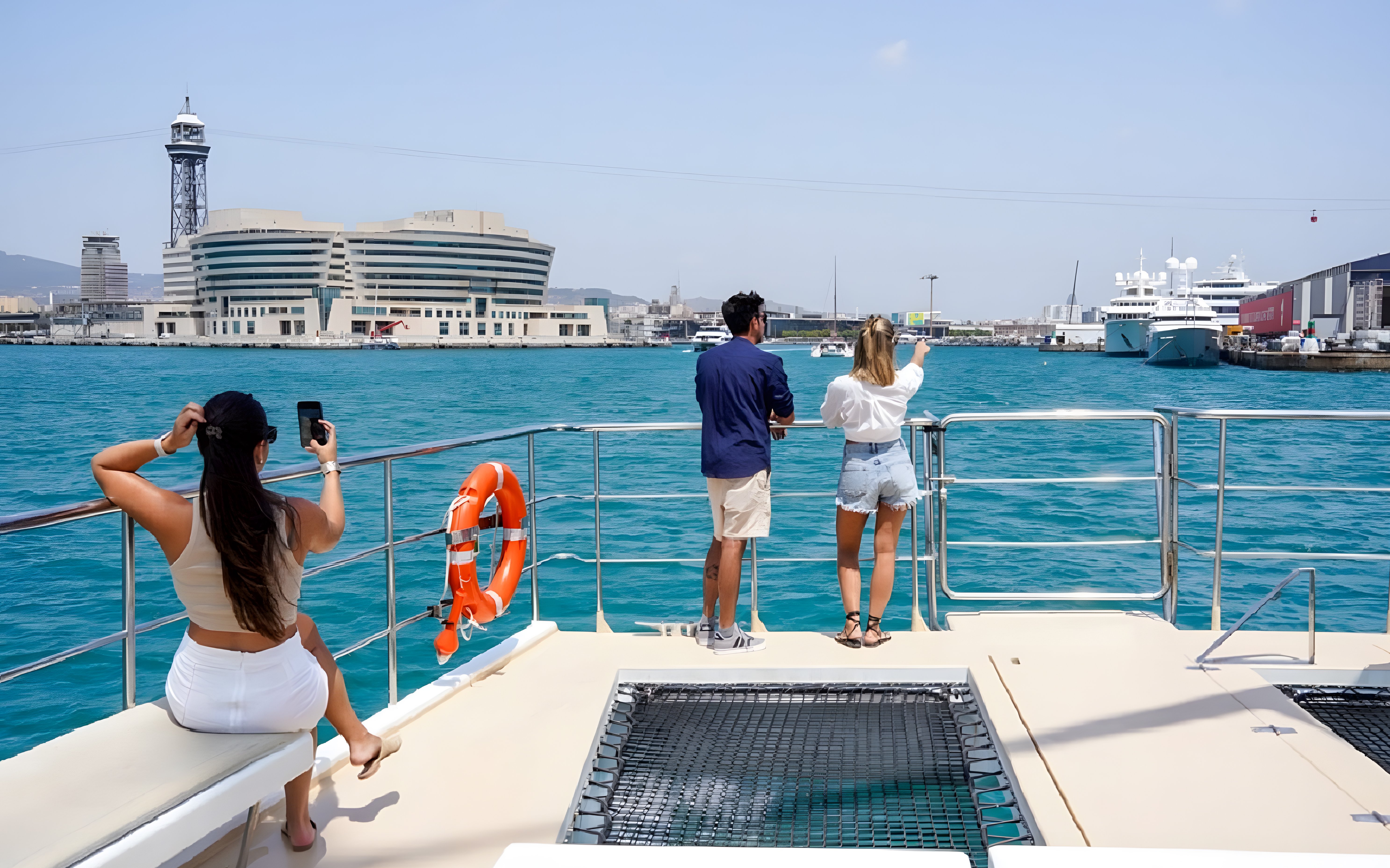 Barcelona City Tour: Hop-on Hop-off Bus Tour with Eco Catamaran Cruise