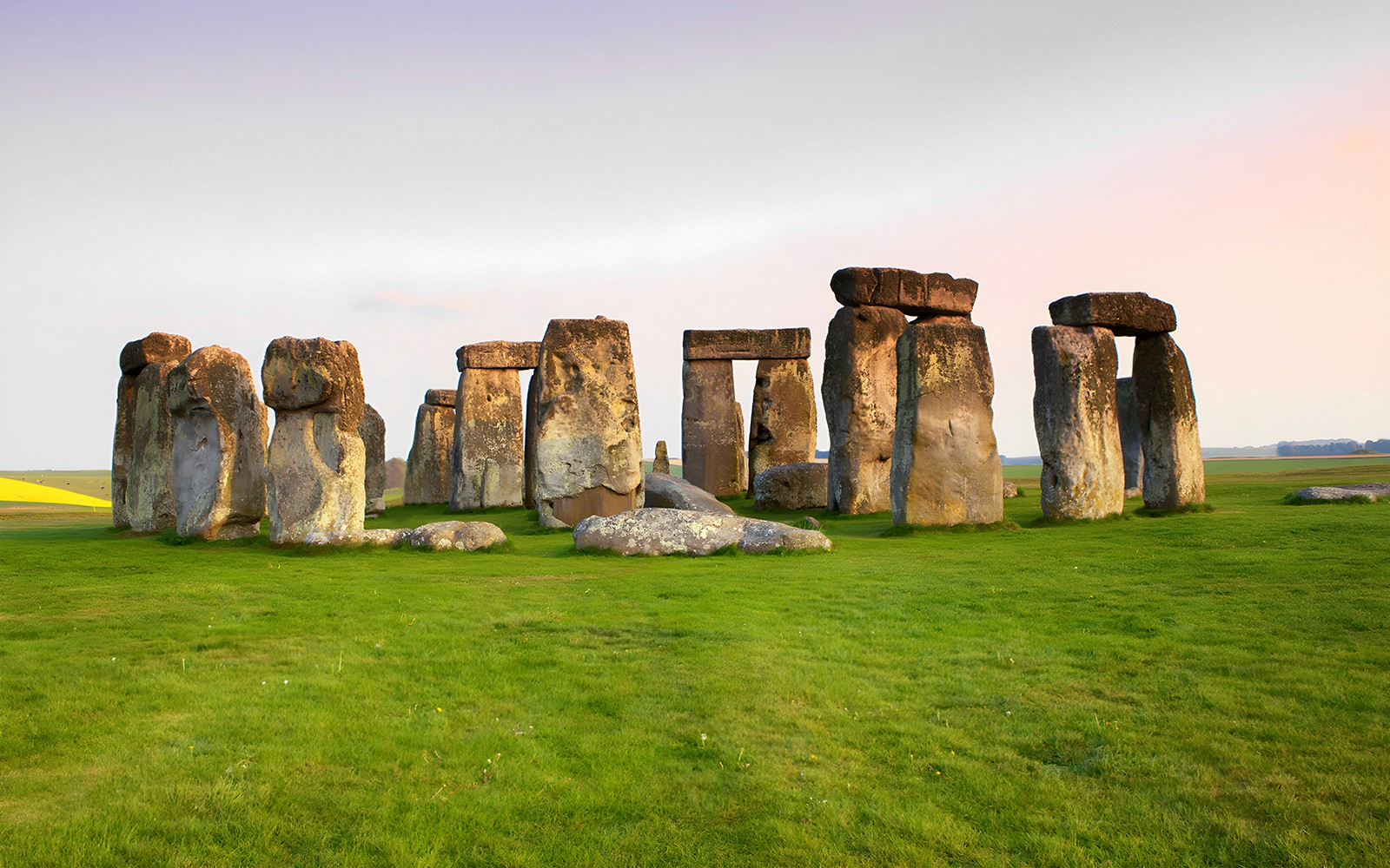 From London: Full-Day Guided Tour of Stonehenge & Avebury — portrait