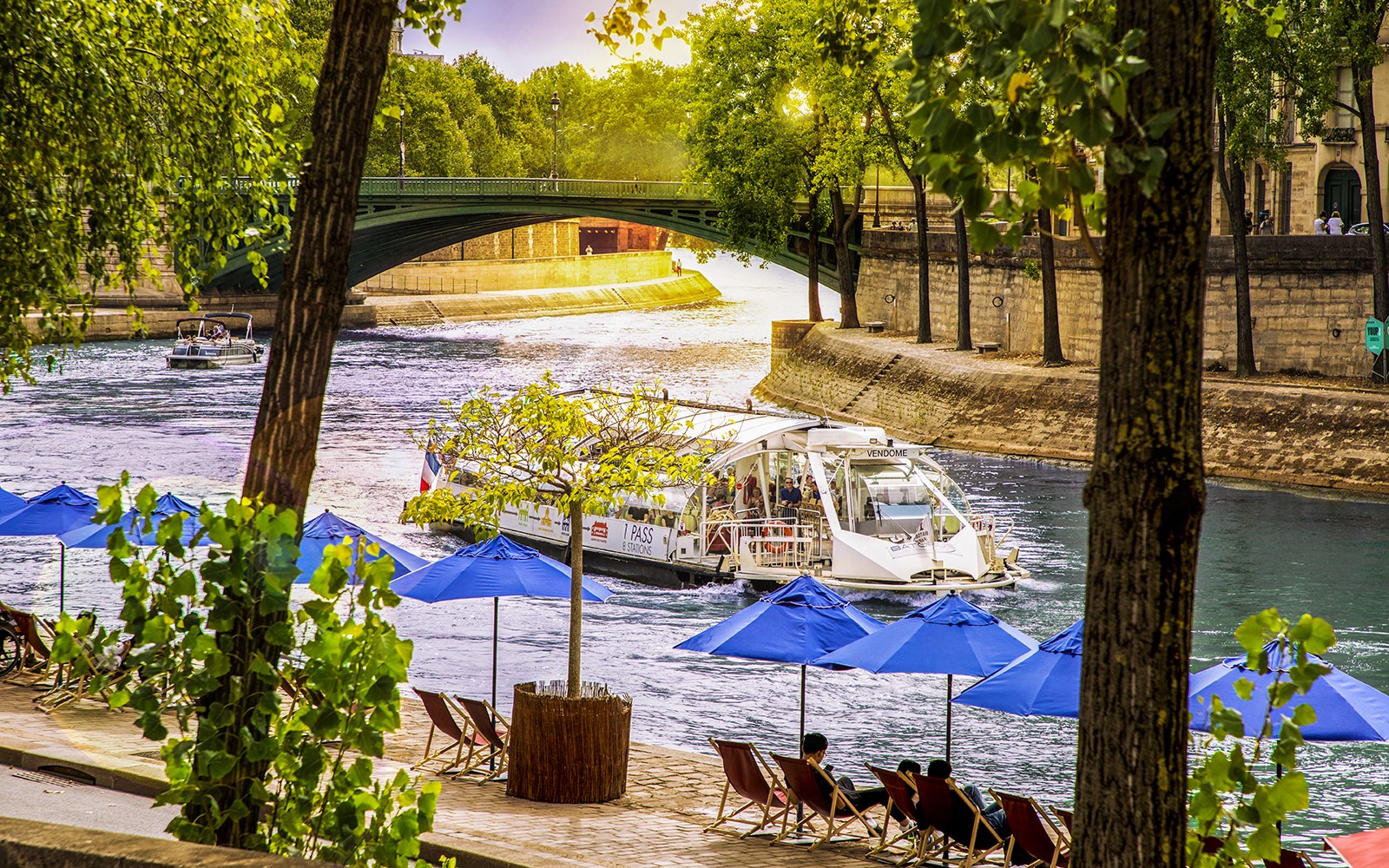 Batobus: Seine River Hop-on Hop-off Boat Tour — gallery 5