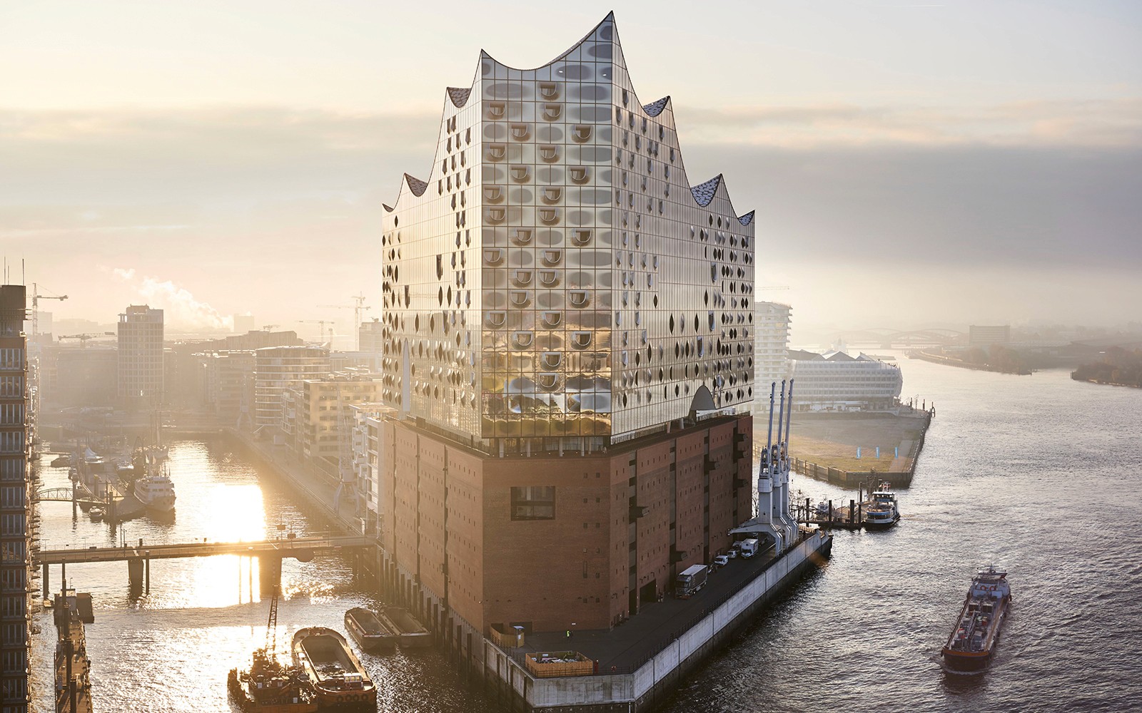 Premium Tour of Elbphilharmonie with French Rolls & Coffee