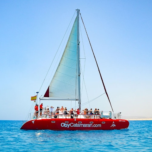Isla de Lobos: Catamaran Sailing Tour + Lunch & Drinks — gallery 1