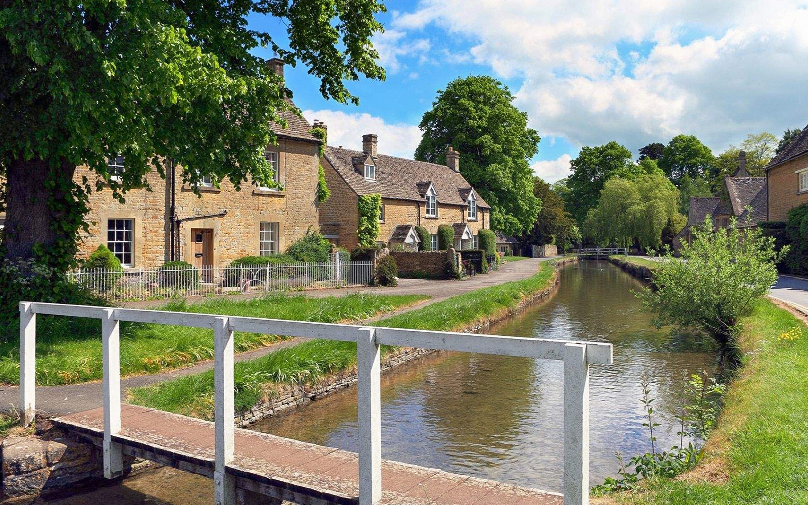 From London: Oxford, Stratford-upon-Avon, Cotswolds and Warwick Castle Day Trip