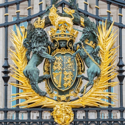 Buckingham Palace: Royal History Semi Private Guided Tour + Entry Ticket
