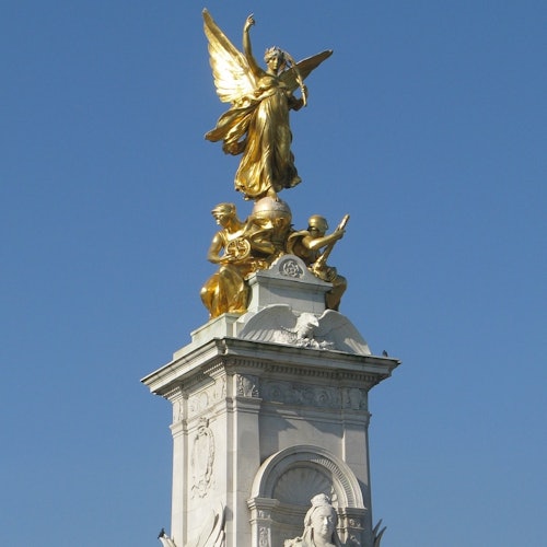 Buckingham Palace: Royal History Semi Private Guided Tour + Entry Ticket