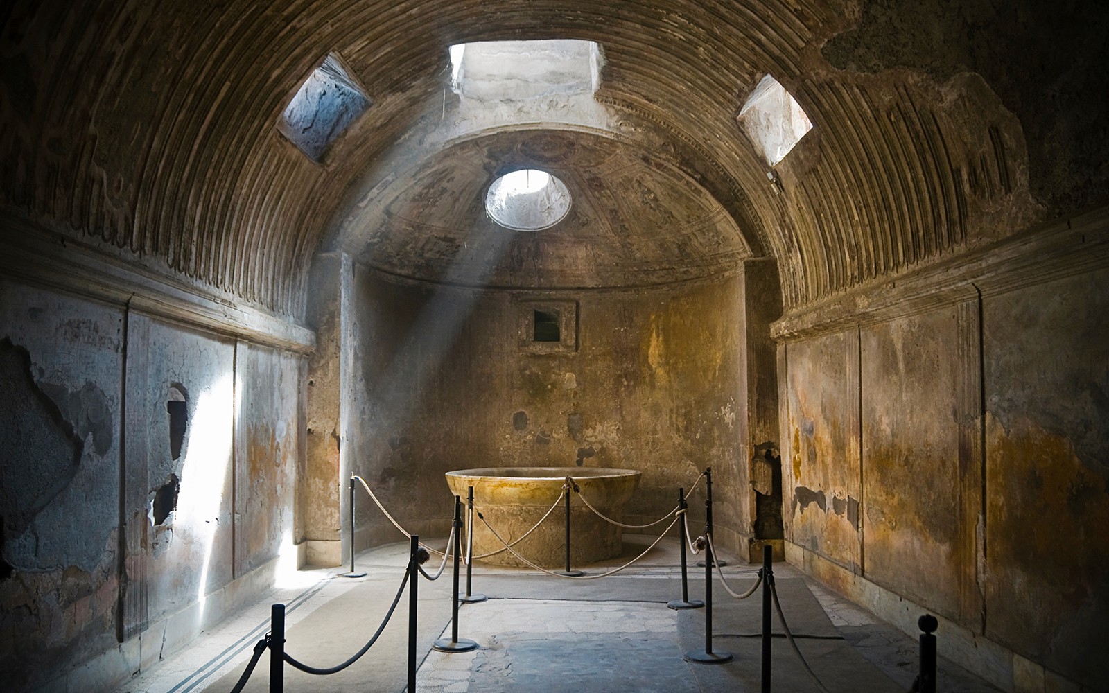 Pompeii Skip-the-Line Guided Tour with an Archaeologist