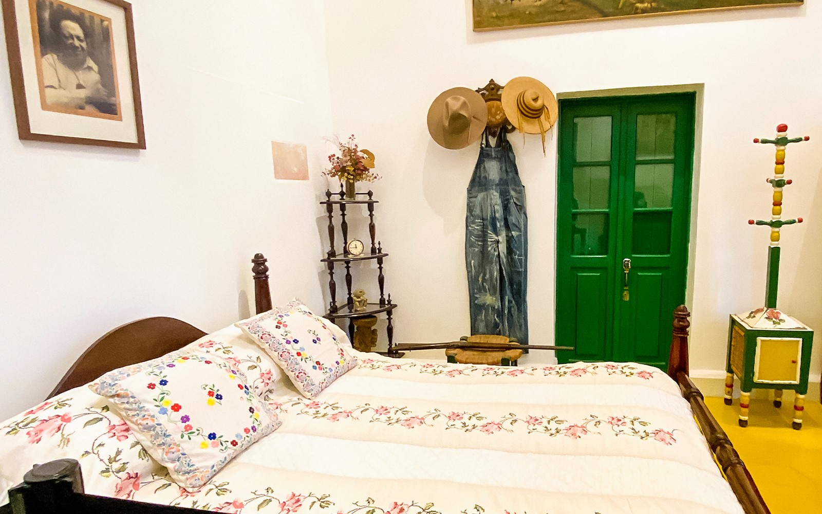 Full-Day Tour: Frida Kahlo Museum Tickets with Coyoacán Stroll & Xochimilco Boat Ride