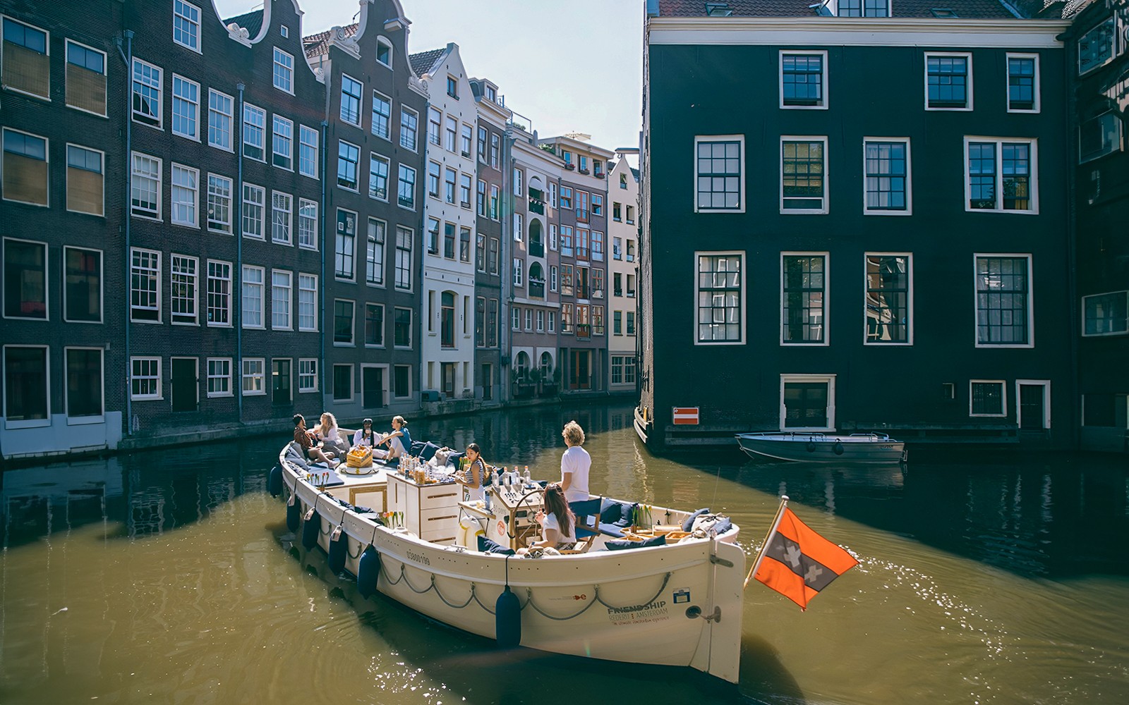 Amsterdam: 1-Hour Luxury Electric Boat Canal Cruise with Onboard Bar — gallery 1