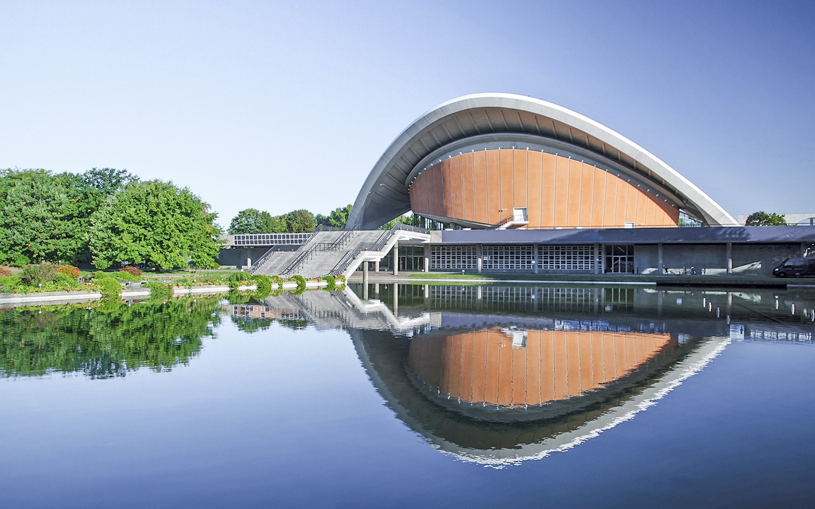 2.5-Hour Berlin Sightseeing Cruise on Eco-friendly Solar Catamaran — gallery 3