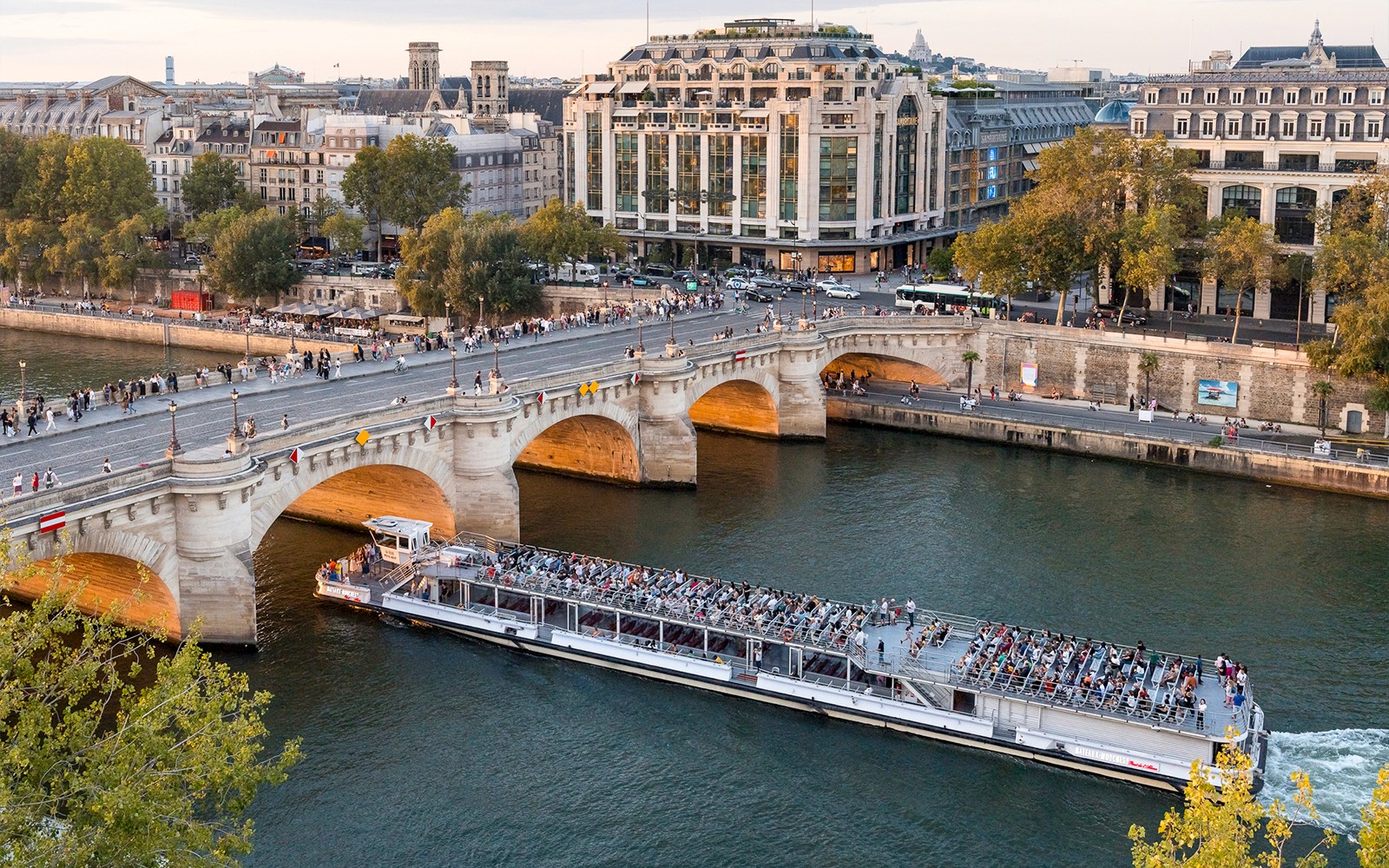Bateaux Mouches® Seine River 1-Hour Sightseeing Cruise with Live Commentary