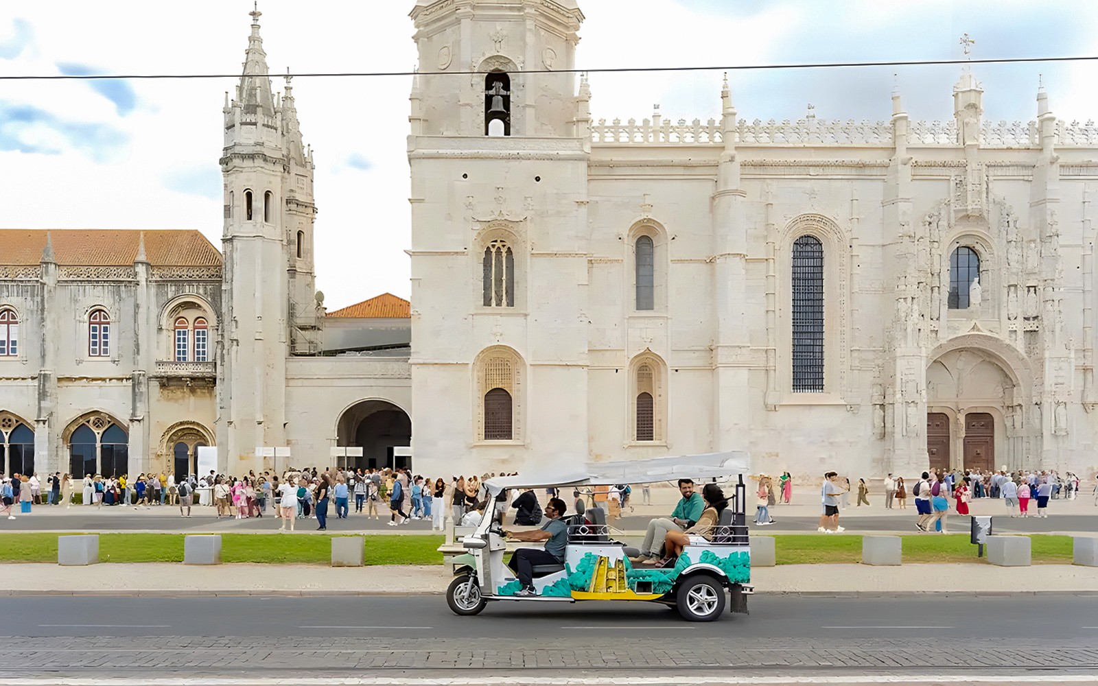 Lisbon: 5-Hour Private Tuk-Tuk Tour with Food Tastings — gallery 1