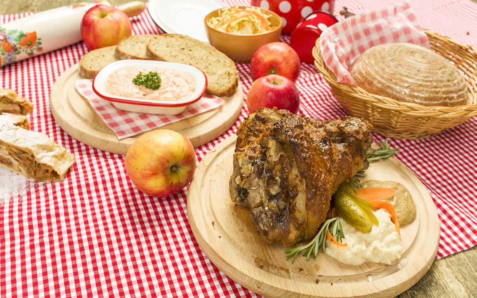 Tickets to Folklore Dinner Show with Unlimited drinks & Optional Transfers — gallery 3