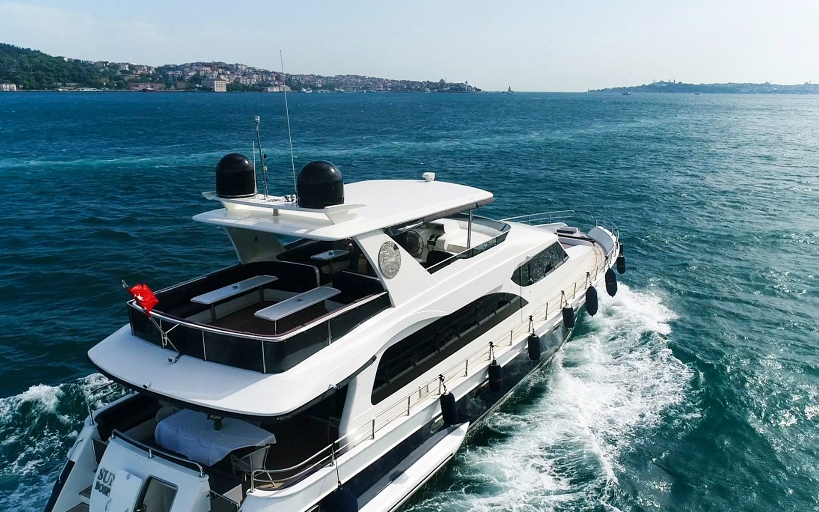 Istanbul: Bosphorus Yacht Cruise with Stopover on Asian Side — gallery 3