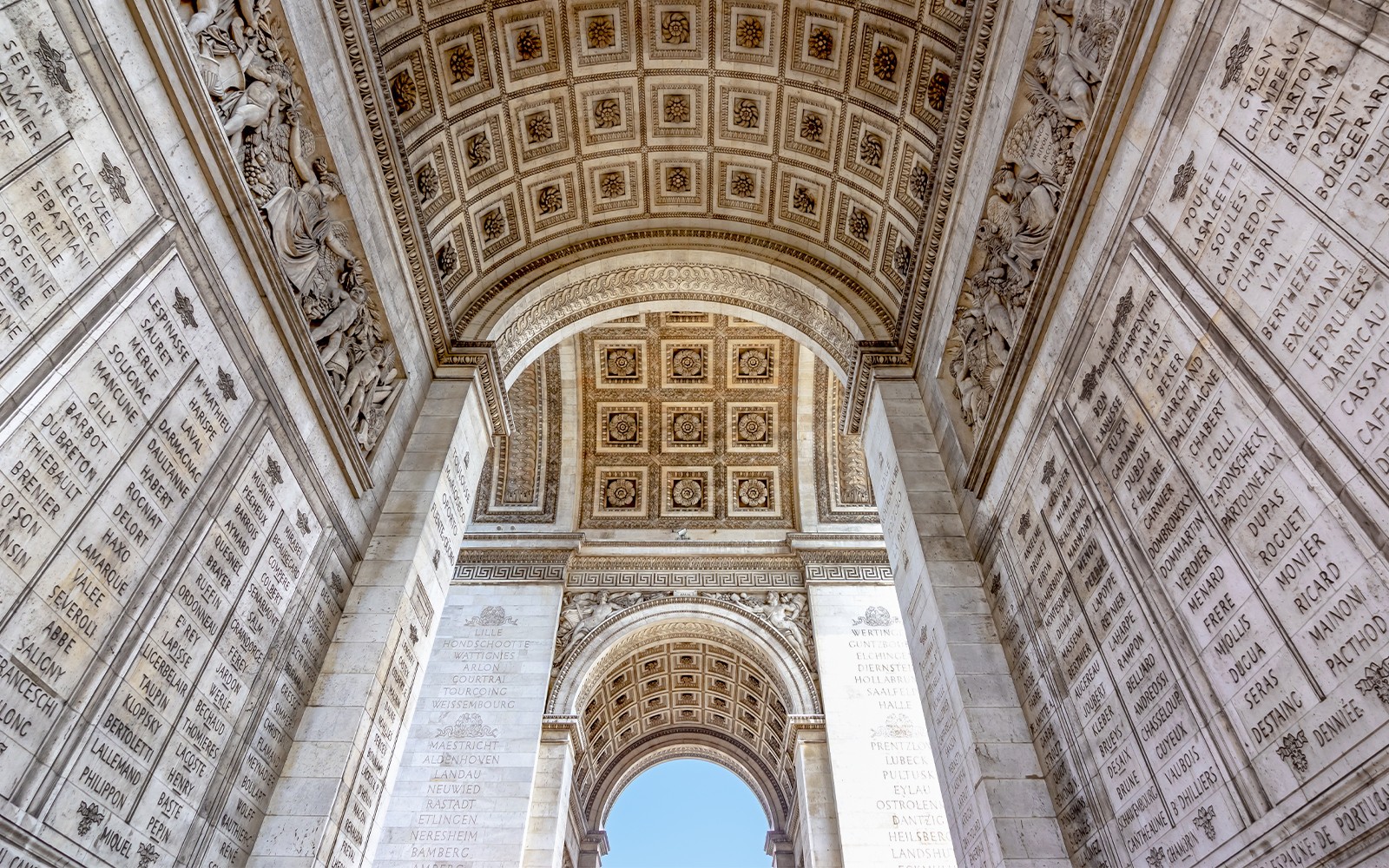 Arc de Triomphe Entry Tickets with Rooftop Access