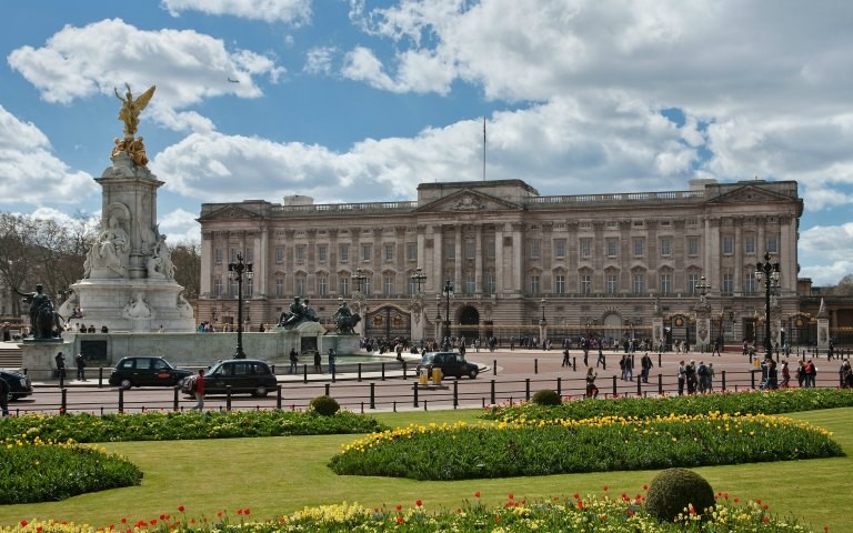 Full-Day Sightseeing Tour in London — mobile