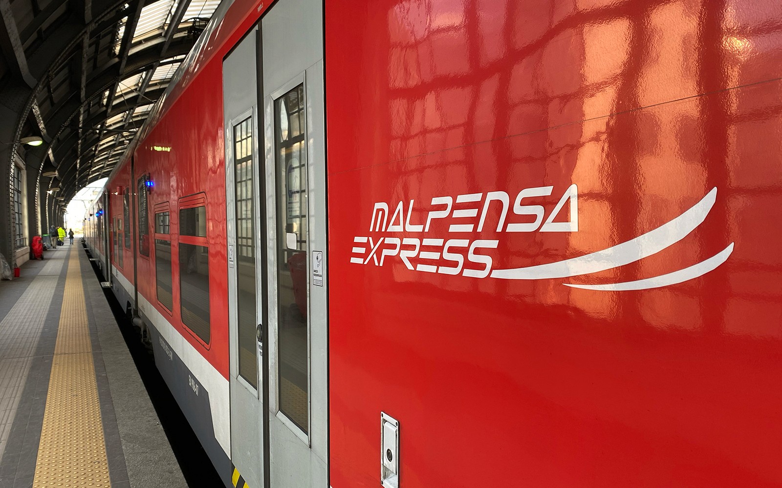 Malpensa Express: One-Way Train Transfers between Malpensa Airport T1/T2 and Central/Cadorna Station 