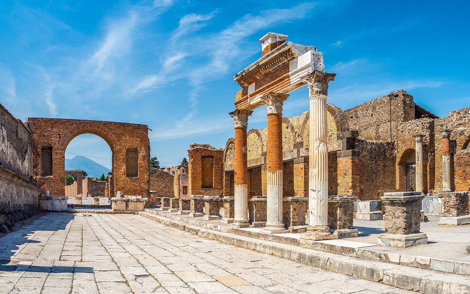From Naples: Pompeii Guided Tour with Round-Trip Transfers