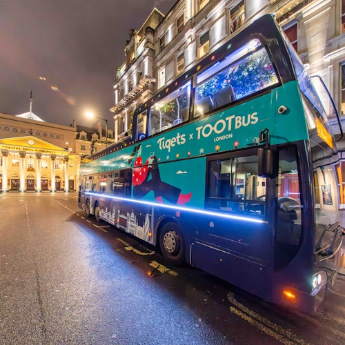 London: Frameless Art Experience, Bar Bus Tour & Hard Rock Cafe Dinner