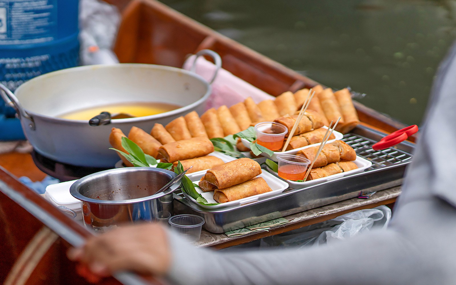 Half Day: Damnoen Saduak Floating Market Guided Tour