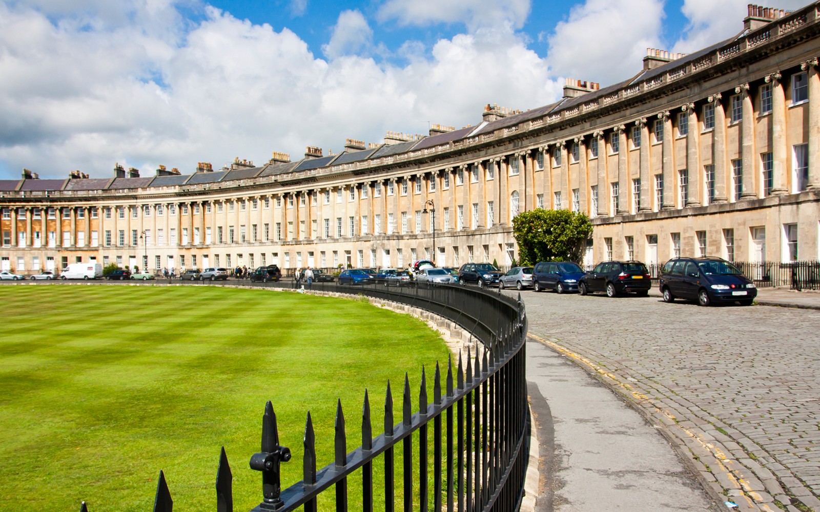 Stonehenge & Bath Full-Day Tour with Transfers & Optional Roman Baths Tickets — mobile