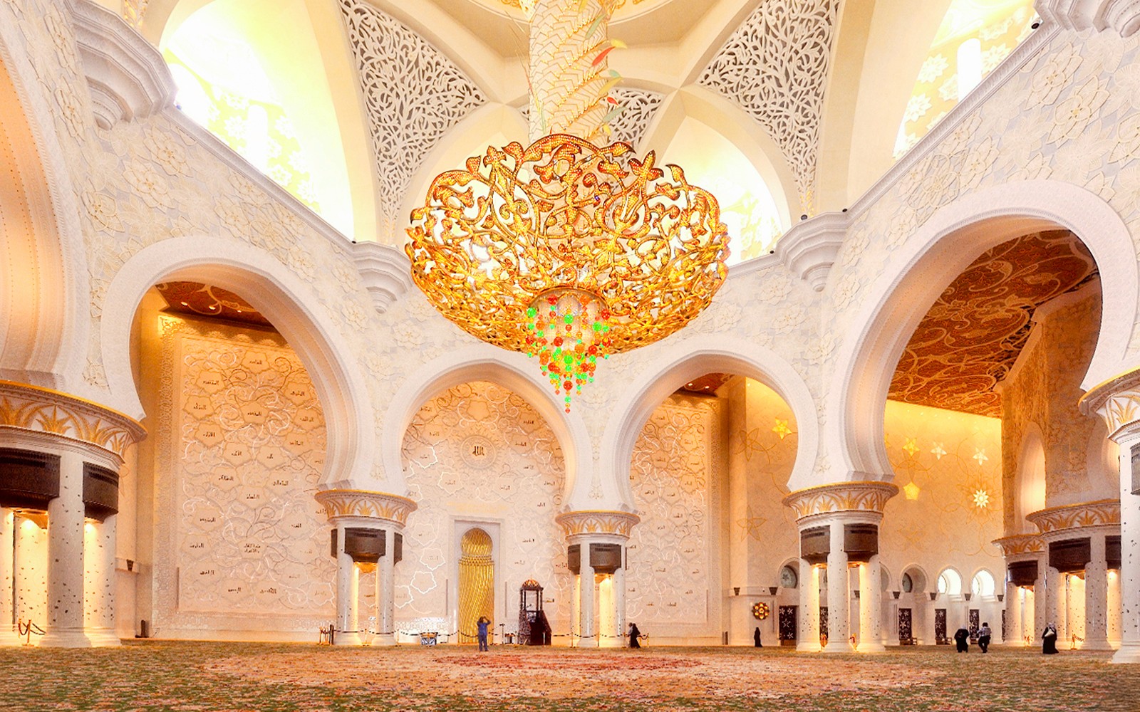 From Dubai: BAPS Hindu Temple & Sheikh Zayed Mosque Full-Day Guided Tour