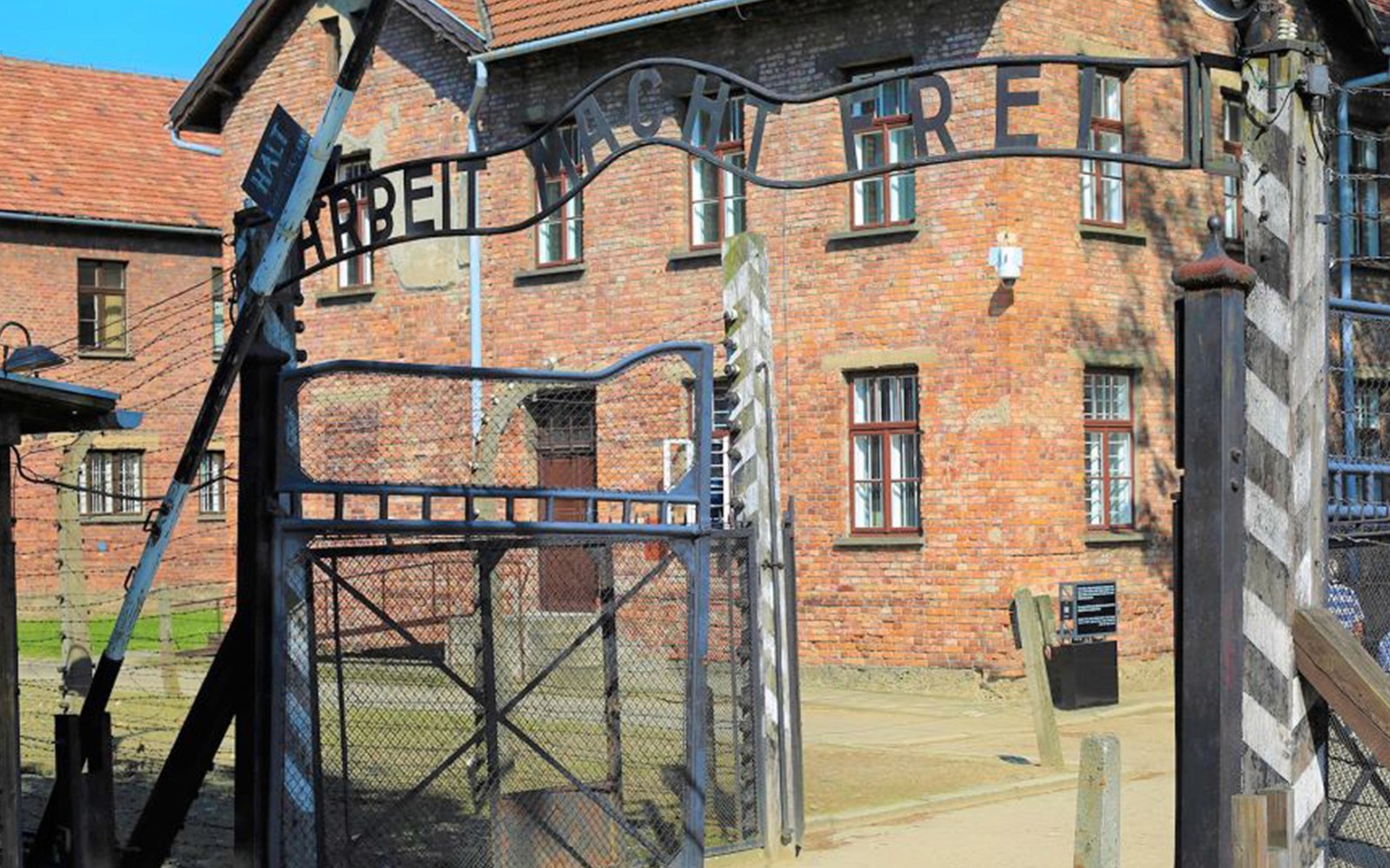 Fast-Track Entry Pass & Tour: Auschwitz-Birkenau Museum — gallery 2