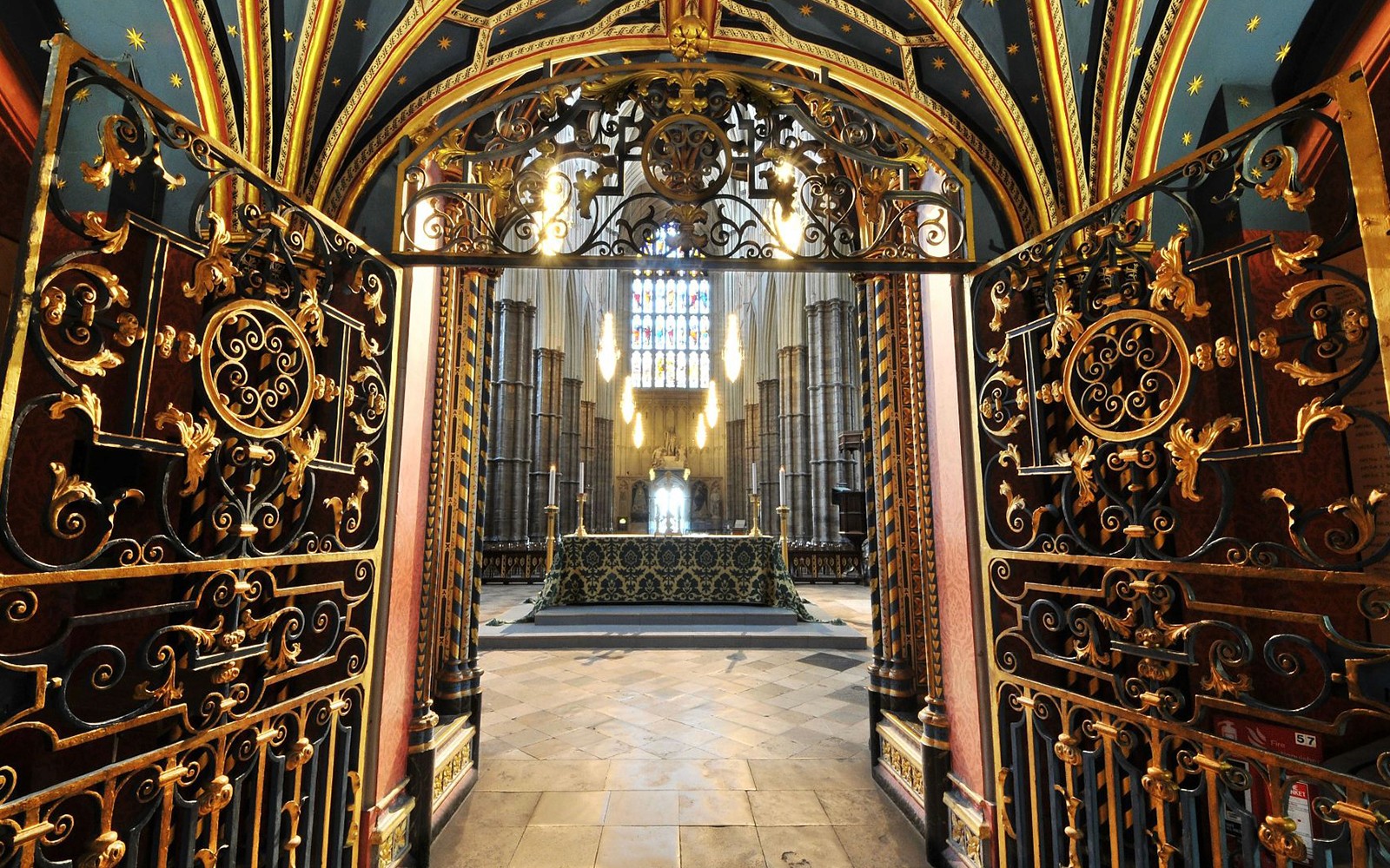 Guided Bus Tour of Royal London & Westminster Abbey Visit with Afternoon Tea — gallery 2