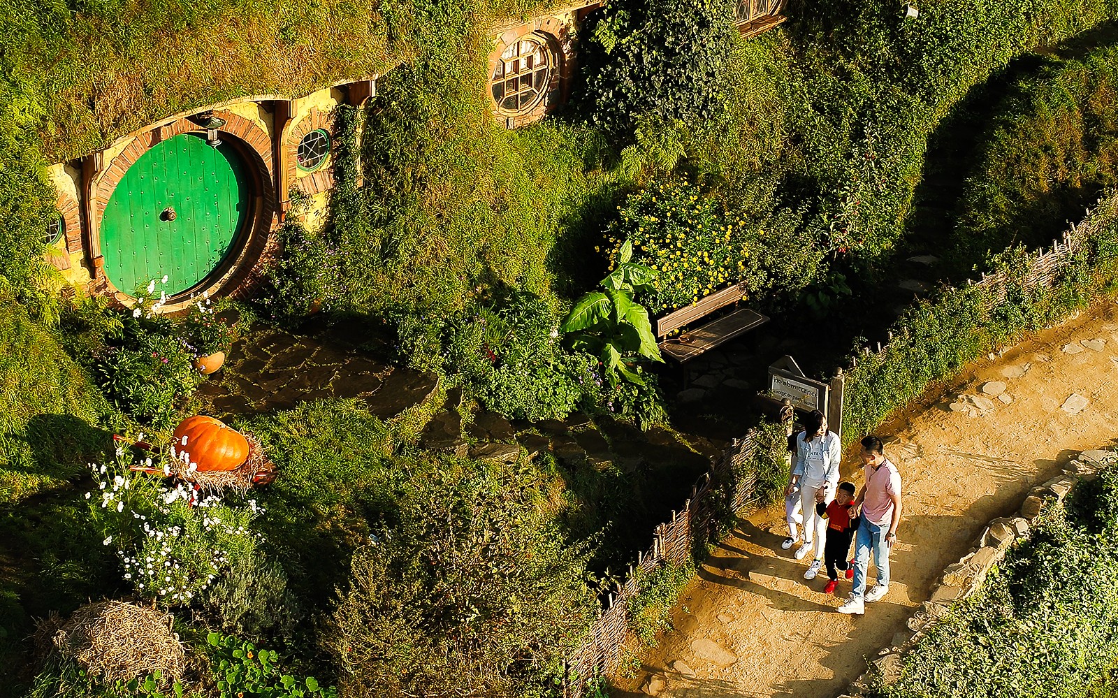 Tour of Hobbiton Movie Set from Rotorua